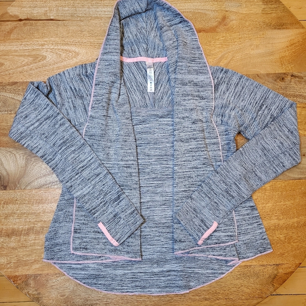 GIRLS 90 Degree By Reflex Black and White Handkerchief Hem Knit Top - Picture 2 of 5